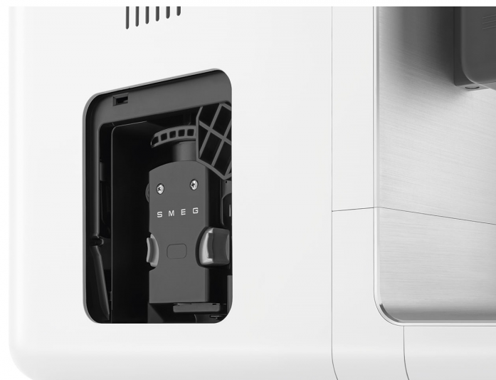 Автоматическая кофемашина Smeg BCC13WHMEU в магазине «На диване» в Чите  — Выгодная цена