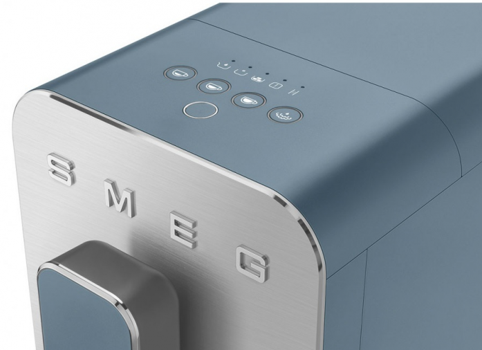 Кофемашина автоматическая Smeg BCC12SBMEU в магазине «На диване» в Чите  — Выгодная цена